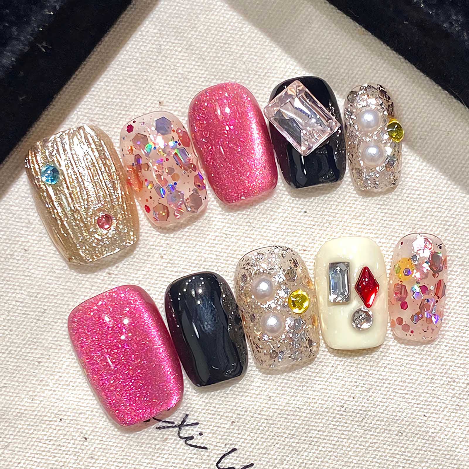 Faux yeux de chat brillants à  - Nail Art Press On avis et prix